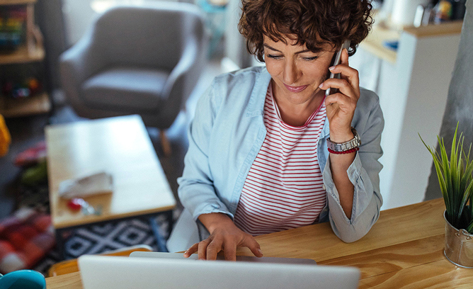 A woman talks on the phone to her MOBE Guide.